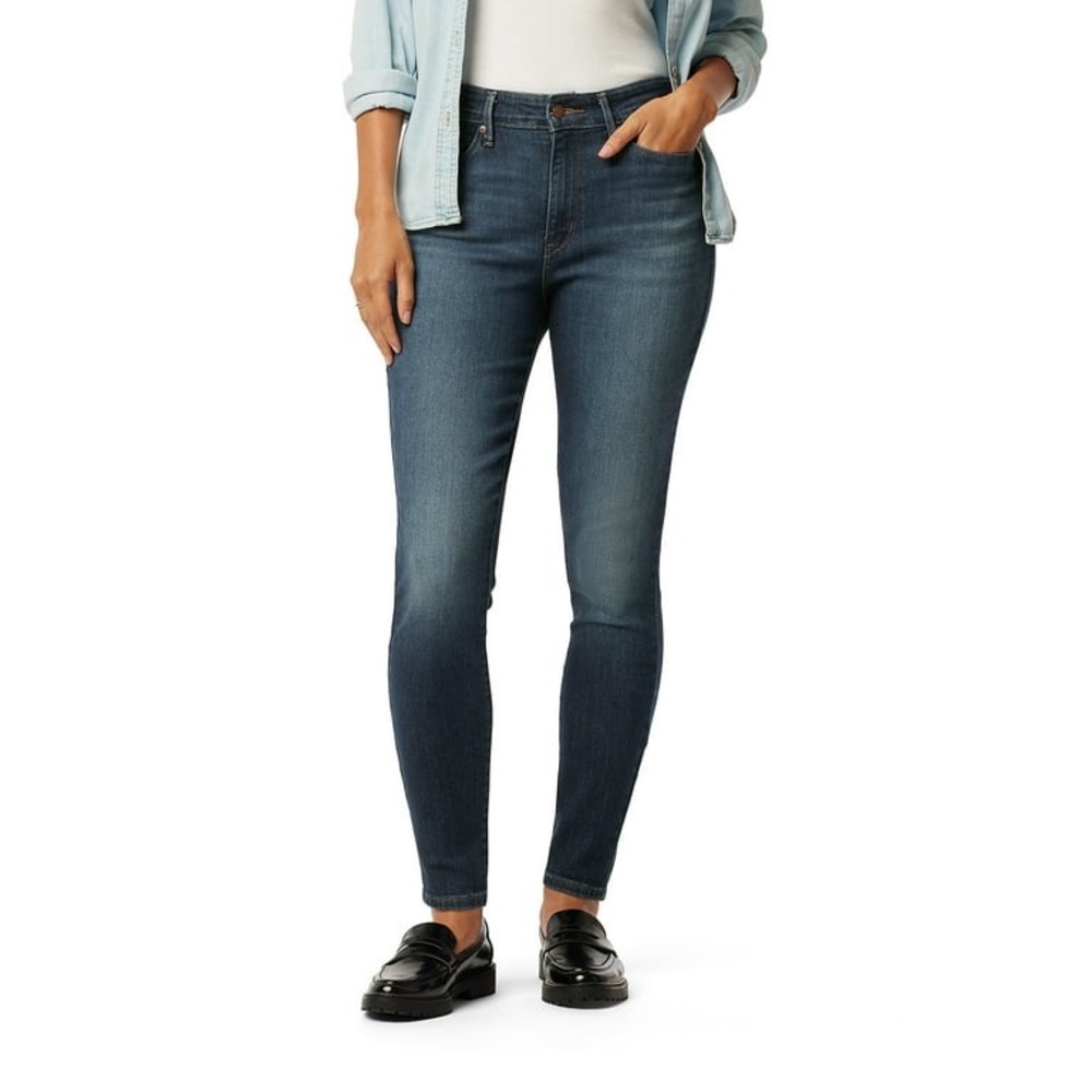NWT. Levi. Signature Mid-Rise Skinny. Size 4M (waist 27).